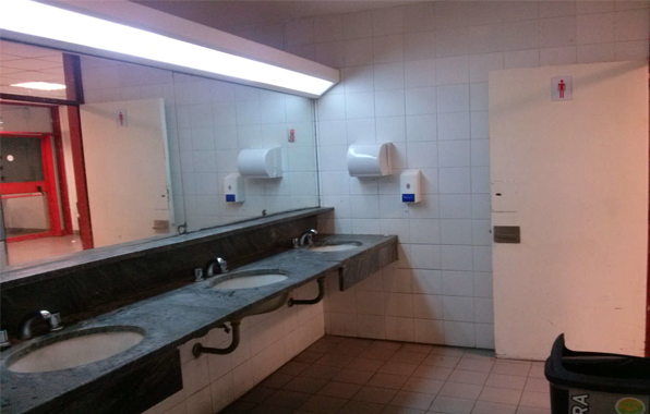 Sanitarios hall prensa