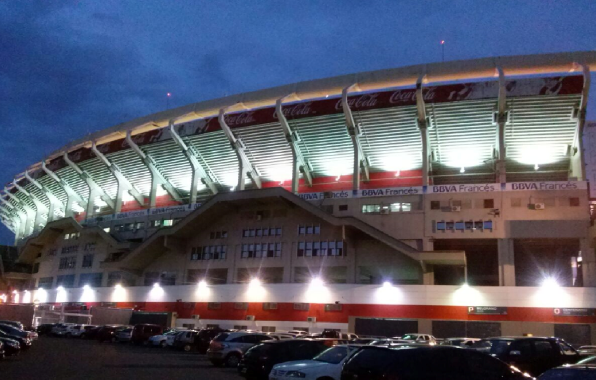 Iluminación circulación tribuna Belgrano alta