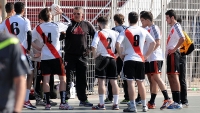 Juveniles vs. Ward. (Foto: /Prensa River)