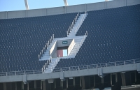 Nuevas barandas en tribunas.