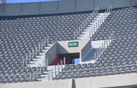 Nuevas barandas en tribunas.