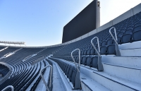 Nuevas barandas en tribunas.