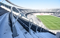 Nuevas barandas en tribunas.
