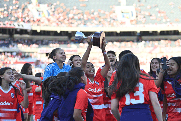 Las formativas dieron la vuelta en el Mâs Monumental