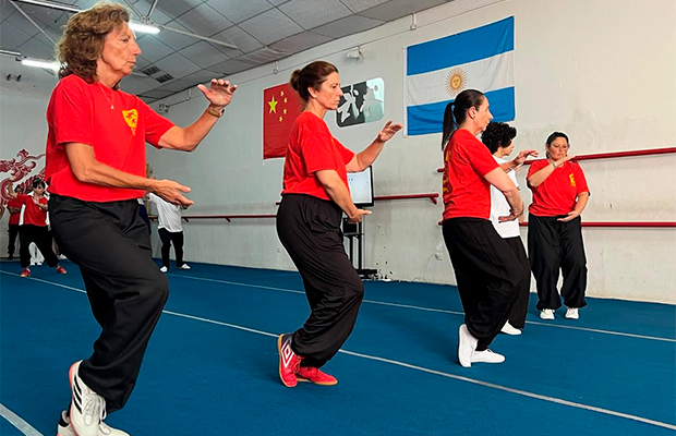 Los alumnos de tai chi rindieron el examen anual