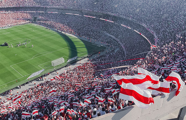 Otro recibimiento espectacular en el Superclásico