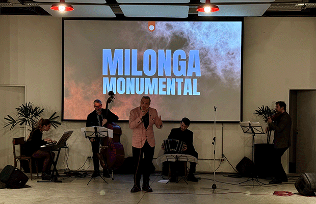 Noche de milonga en la confitería del Club