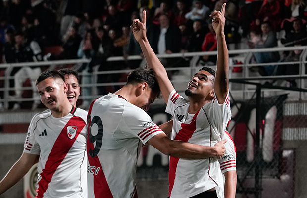 Buena victoria de la Reserva en River Camp