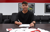 Santiago Espíndola renovó su contrato con River